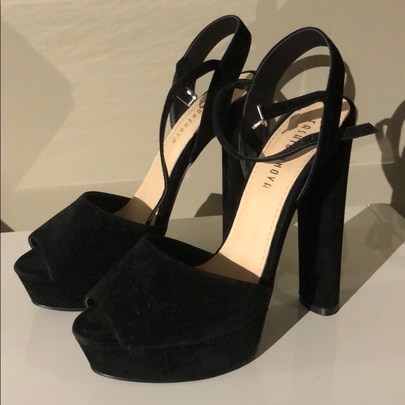 Black heels - Picture 2 of 4